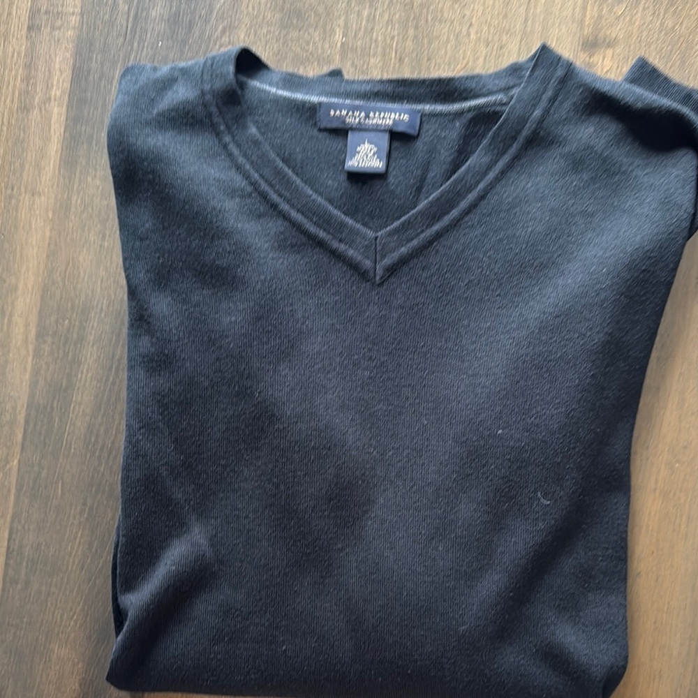 Banana Republic Men’s Black V-Neck Sweater Classic Knit